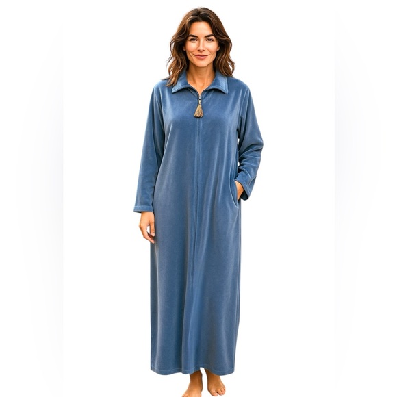 Brownstone Studio Other - Vintage Brownstone Studio Blue Plush Jeweled Zip Robe